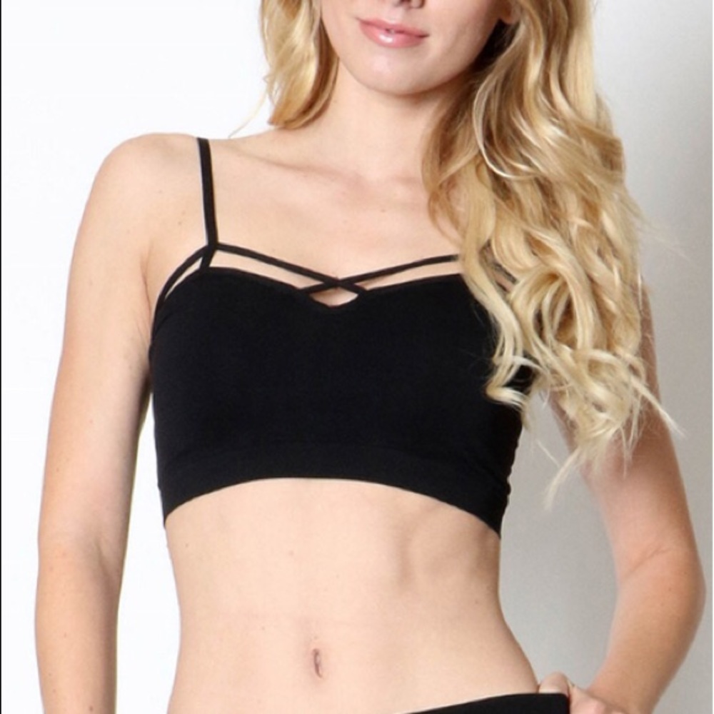 SEAMLESS CRISSCROSS-FRONT SPORTS BRA
